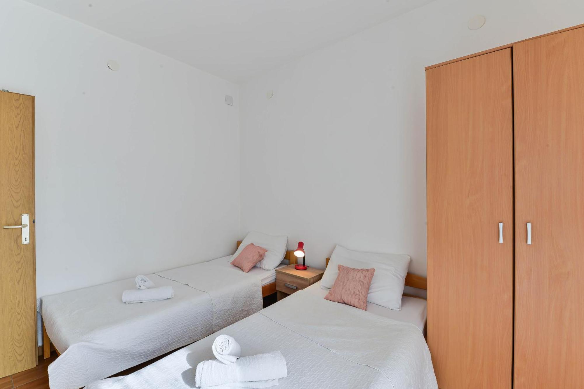 Apartments Citrus トゥラニ エクステリア 写真