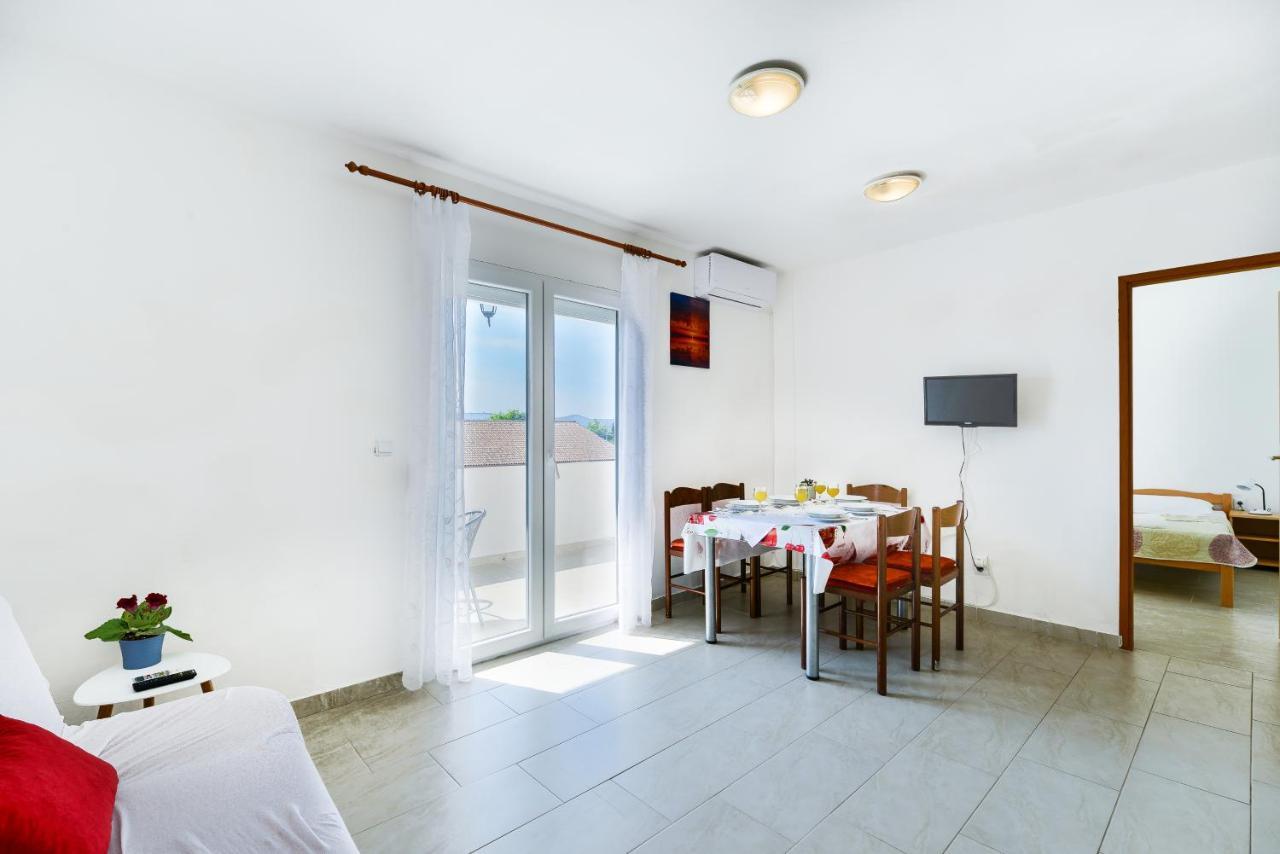 Apartments Citrus トゥラニ エクステリア 写真
