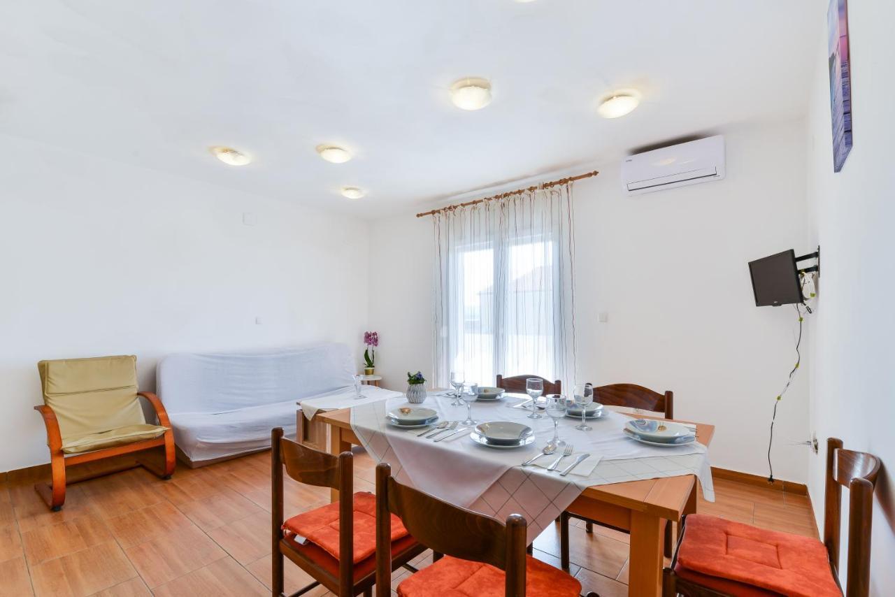 Apartments Citrus トゥラニ エクステリア 写真